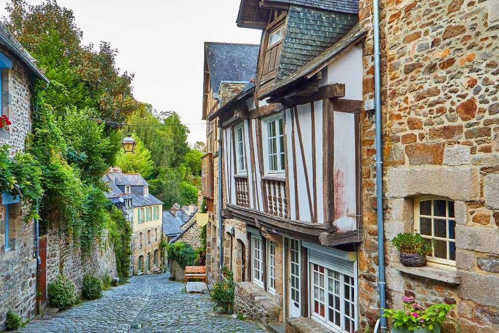 village bretagne visite groupe